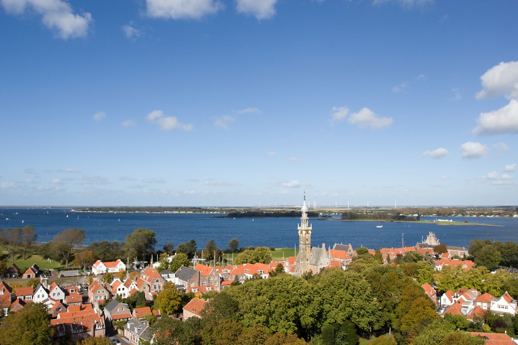 historisch meer stadhuis toerisme toeristisch veere veerse meer walcheren zeeuwse delta boten haven jachthaven strand korenmolen molen zeeland grote kerk hdr